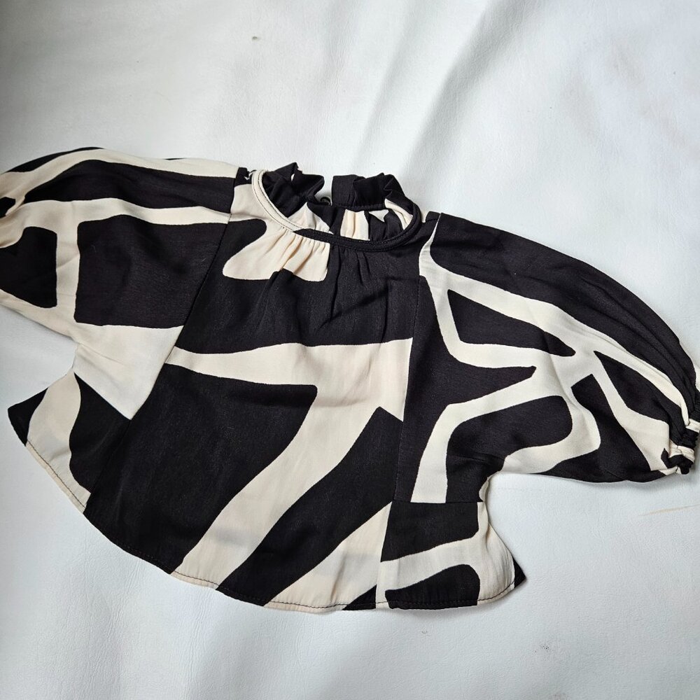 Banana Republic Baby Ruffle Neck Top - Picture 3 of 7